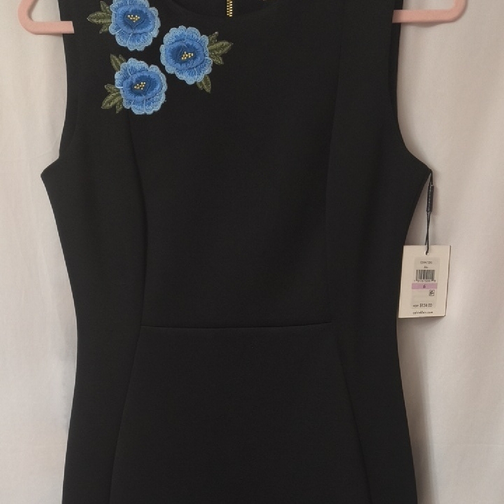 Elegant Black Dress with Blue Floral Accents - Picture 4 of 12